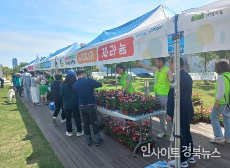 지난해 개최됐던 생명의 나무 나누어주기 행사 현장 사진.
